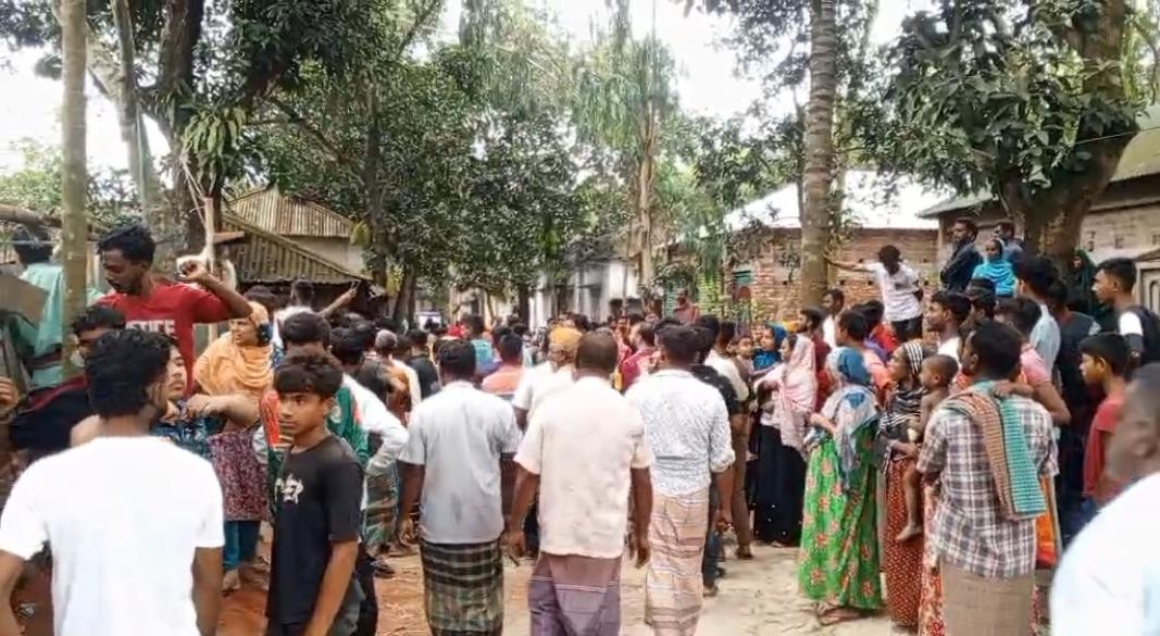 বগুড়ার শিবগঞ্জে জমি নিয়ে বিরোধের জের ধরে সংঘর্ষে দুই ভাই নিহত হয়েছেন