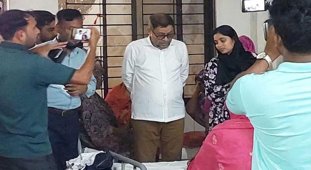 হাসপাতালে স্বাস্থ্যমন্ত্রীর আকস্মিক পরিদর্শন, তত্বাবধায়ককে প্রত্যাহার