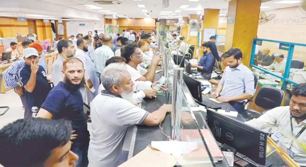 মাসে ৩ বারের বেশি টাকা তুললে অতিরিক্ত চার্জ, ১৪ সেবায় নতুন ফির প্রস্তাব